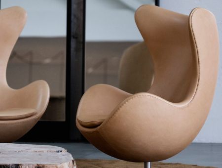  The EGG™ Lounge chair (Das Ei™) in hellbraunem Leder von Arne Jacobsen - © Republic of Fritz Hansen