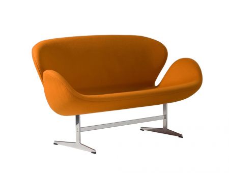 The SWAN SOFA™ (Das Schwansofa™), Stoffbezug orange von Arne Jacobsen - © Republic of Fritz Hansen