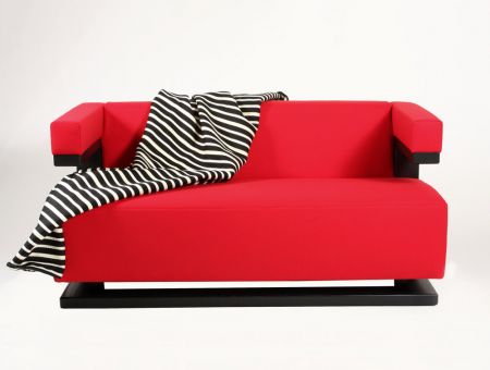 Gropius-Sofa 2-Sitzer in Rot, Lederbezug, Quelle: www.tecta.de © VG Bild-Kunst, Bonn 2018