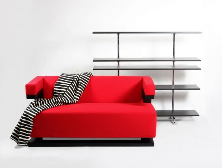 Gropius-Sofa 2-Sitzer in Rot, Lederbezug, Quelle: www.tecta.de © VG Bild-Kunst, Bonn 2018