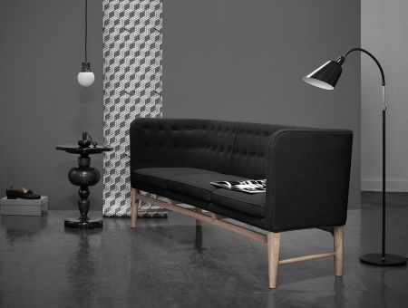 AJ5 "Mayor Sofa", Stoffbezug schwarz, von Arne Jacobsen und Flemming Lassen, © &tradition, Kopenhagen