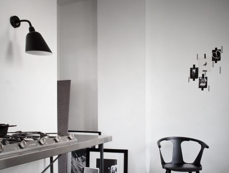 AJ4 "Bellevue Wall Lamp" (Wandleuchte), matt schwarz, von Arne Jacobsen, © &tradition, Kopenhagen