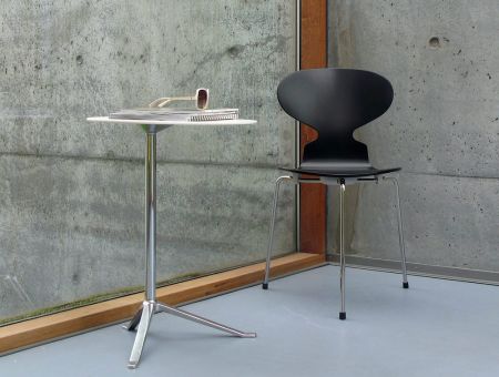 The ANS™ (Die Ameise™), 3-Bein, formgepresstes Holzfunier von Arne Jacobsen - © Republic of Fritz Hansen